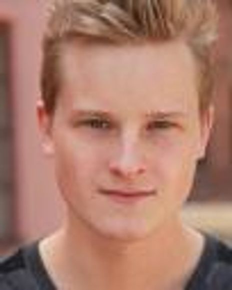 Alex Rumbolz Headshot