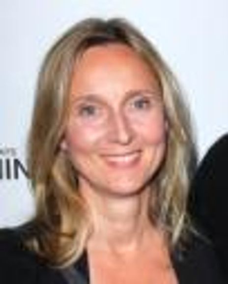 Emma Hewitt Headshot