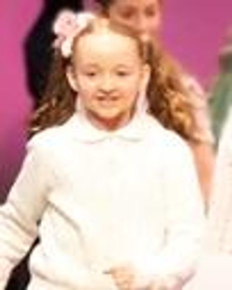 Molly Oates Headshot