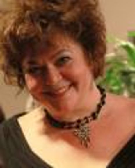 Annette Winter Headshot