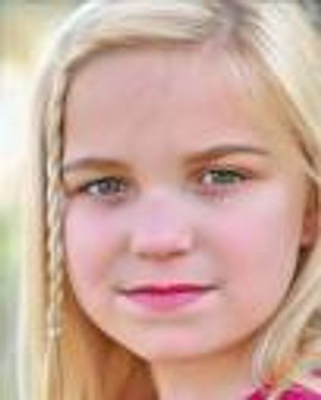 Chloe Elaine Scharf Headshot