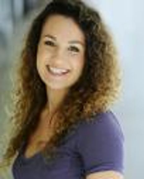 Stephanie Moskal Headshot