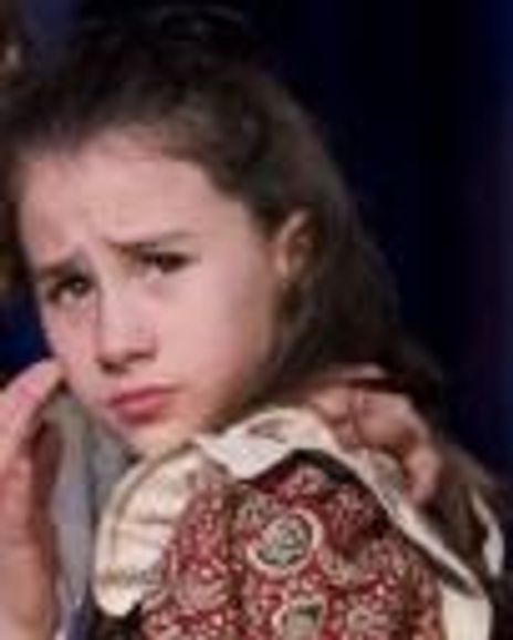 Hannah Lewis Headshot