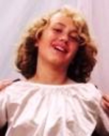 Lily Rennaker Headshot