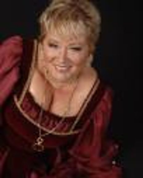 Rebecca Faiola Headshot