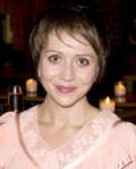 Laura Pyper Headshot