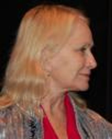 Beth Parillo Headshot