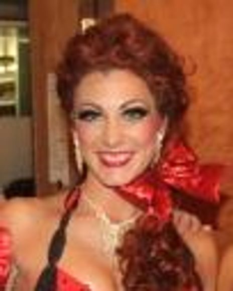 Jennifer Carr Headshot