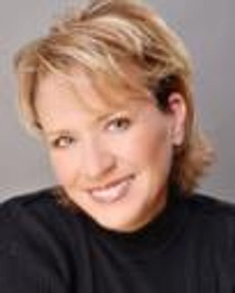 Lynn Yates Headshot