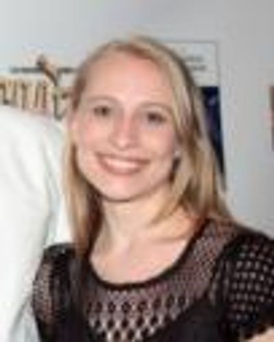 Alessandra Larson Headshot