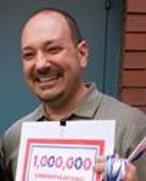 Alex Hellinger Headshot