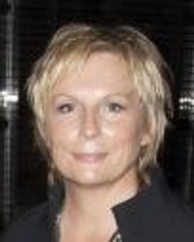 Jennifer Saunders Headshot
