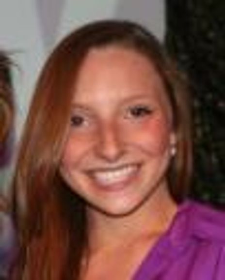 Alexa Lowis Headshot