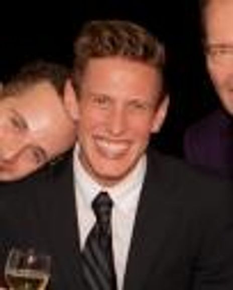 Elliot Loran Headshot