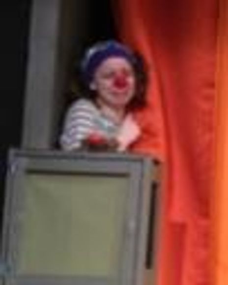 Julia Ogilvie Headshot