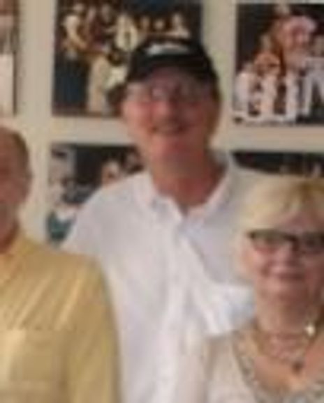 Holly Gustavson Headshot