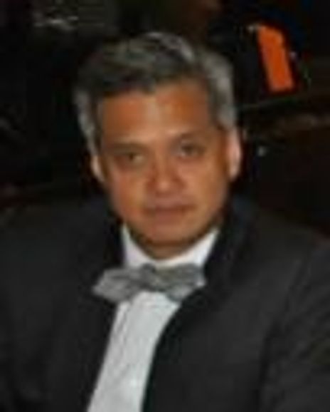 Mario Brinas Headshot