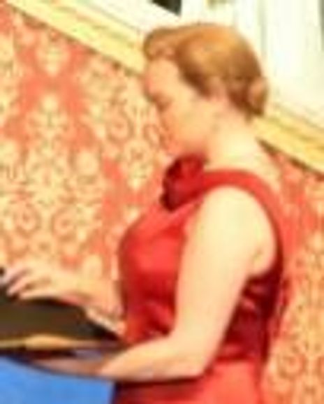 Megan Larsen Headshot