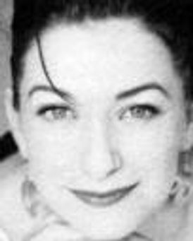 Amanda Courtney-Davies Headshot