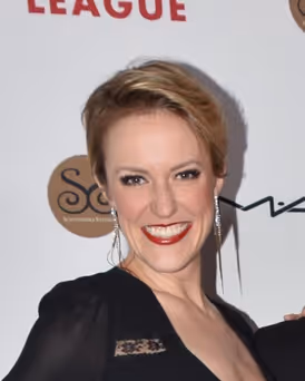 Mackenzie Warren Headshot