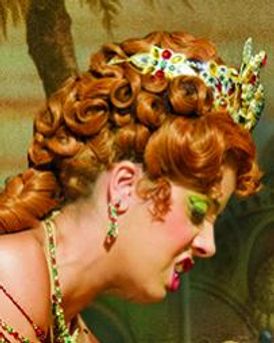 Lara Martins Headshot