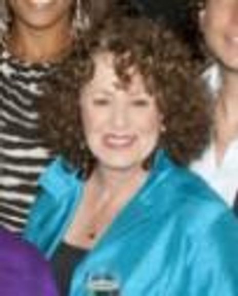 Linda Kosut Headshot