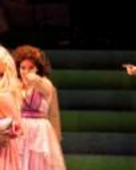 Aimee Collier Headshot