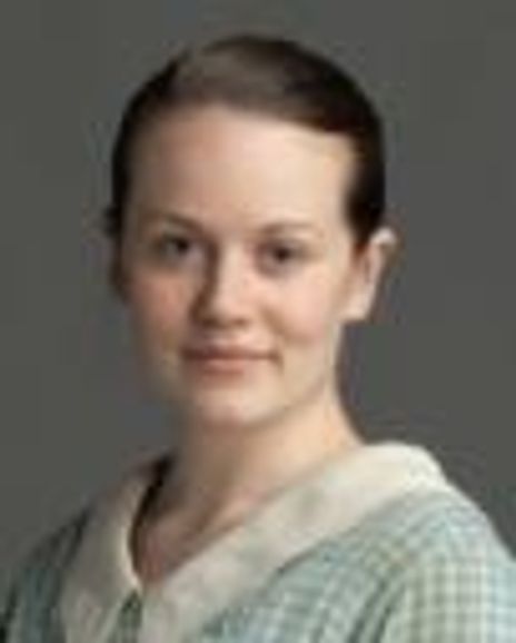 Cara Theobold Headshot