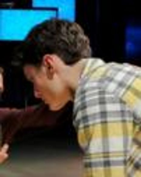 Sam Hubbard Headshot