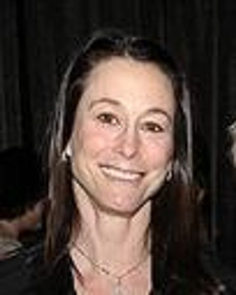 Nina Eisenman Headshot