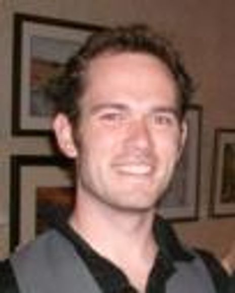 Daniel Gilbert Headshot