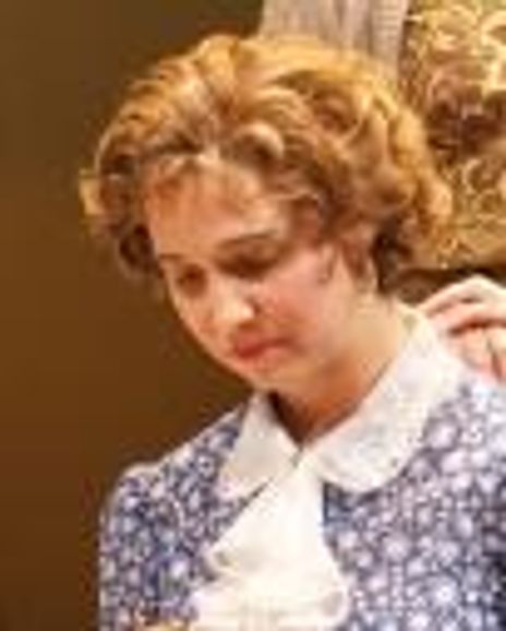 Holly Twyford Headshot