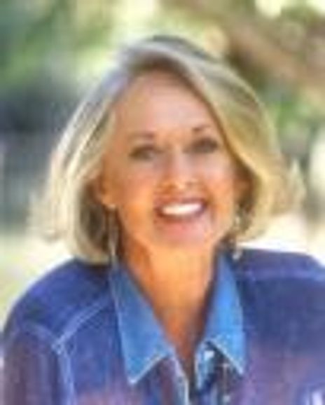 Tippi Henden Headshot