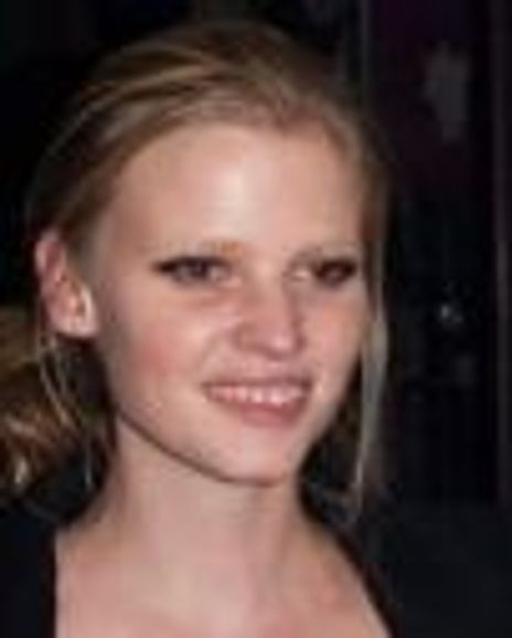 Lara Stone Headshot