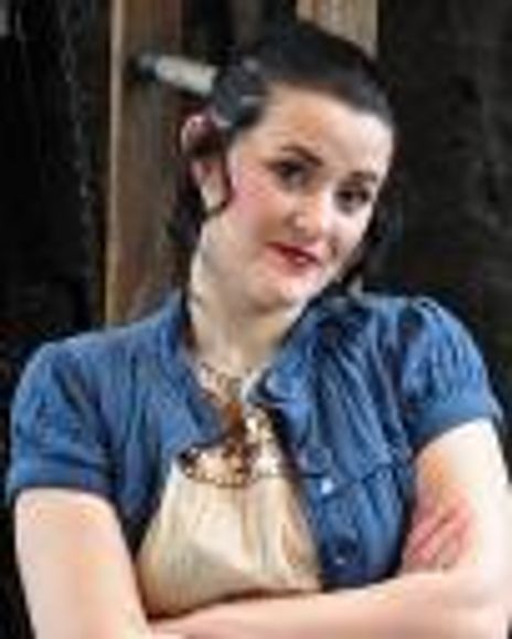 Molly Gazay Headshot