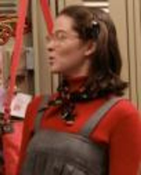 Suzy Peppers Headshot