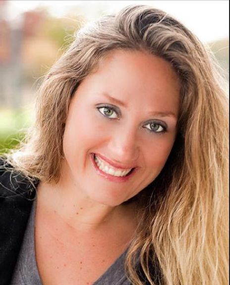 Becca Anderson Headshot