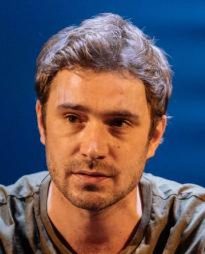 Oliver Farnworth Headshot