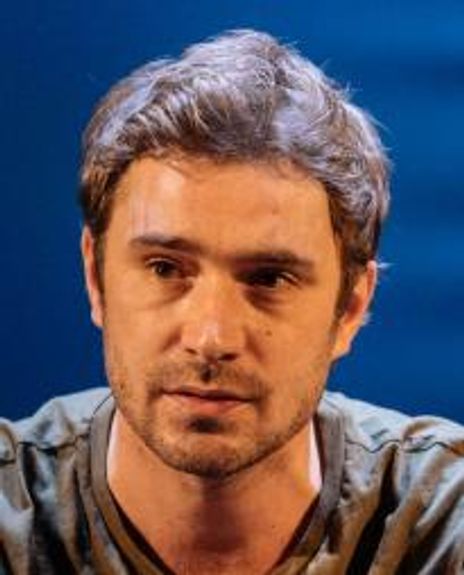 Oliver Farnworth Headshot