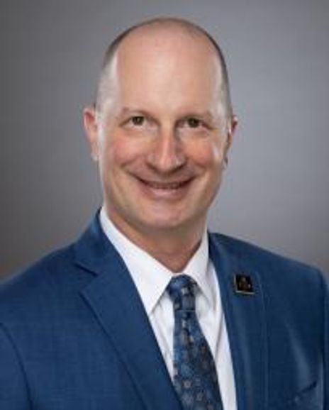 Daniel Hahn Headshot