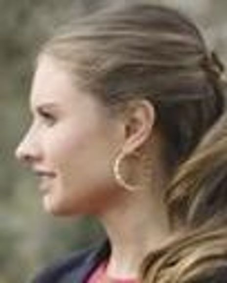 Caitlin Thompson Headshot