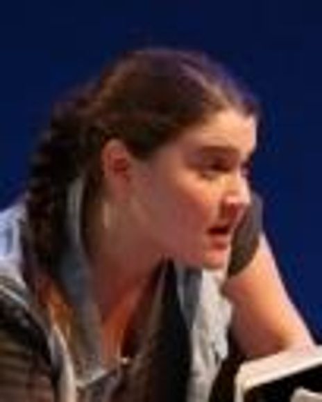 Molly Stoller Headshot