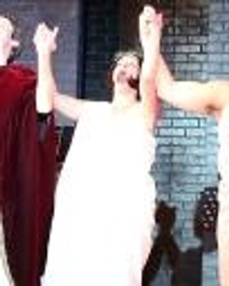 Erin Matthew Headshot