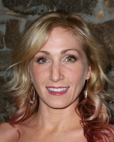 Sarah Jane Shanks Headshot