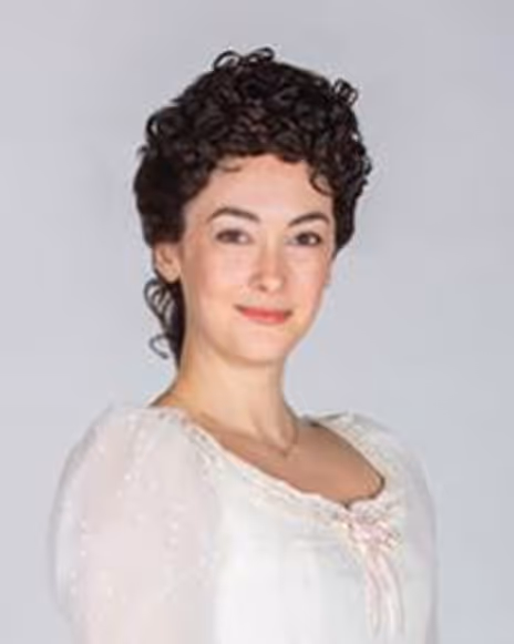 Helen Cespedes Headshot