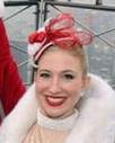 Laura Danielski Headshot