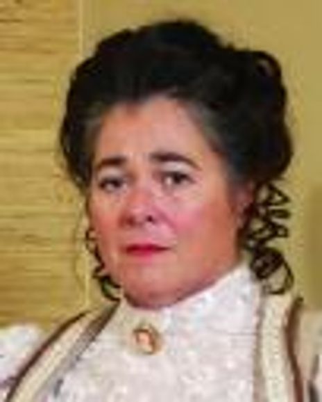 Carrie Lund Headshot