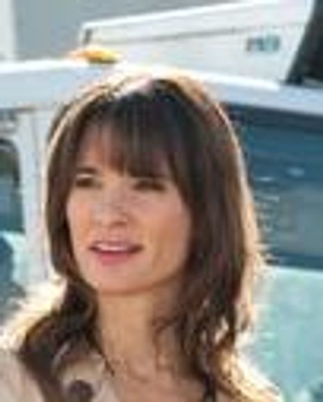 Alison Becker Headshot