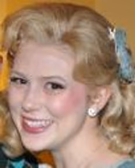 Alyssa Garagin Headshot