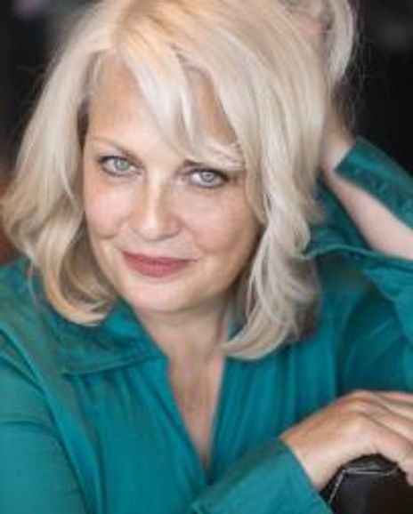 Suzanne Sole Headshot